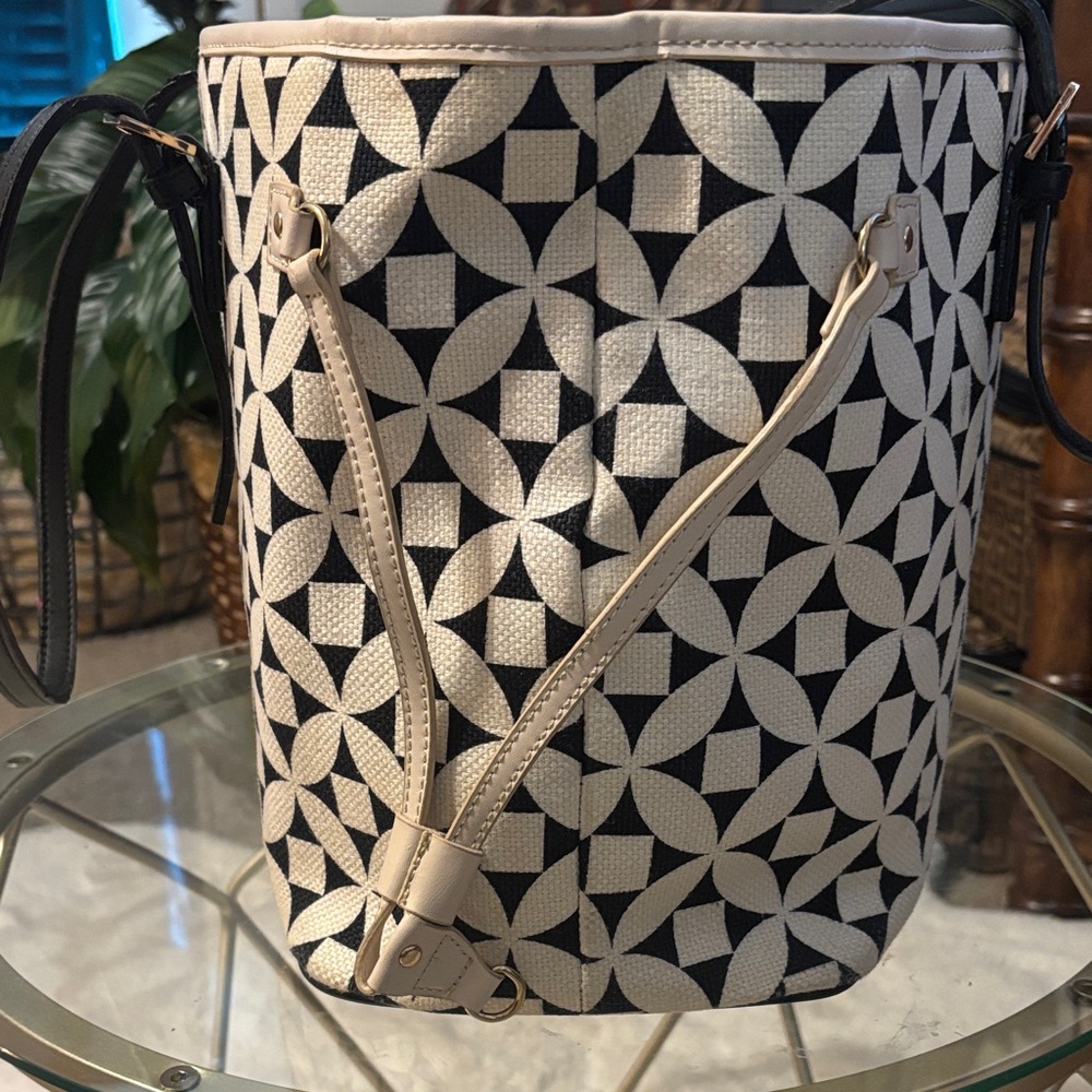 Spartina 449 Black and Cream Kiawah Geometric Pattern Tote - Picture 8 of 13